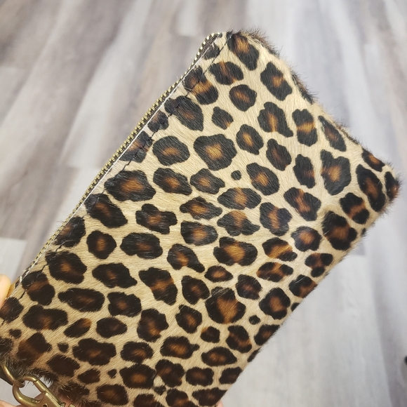 Handmade leopard wristlet - Picture 11 of 11